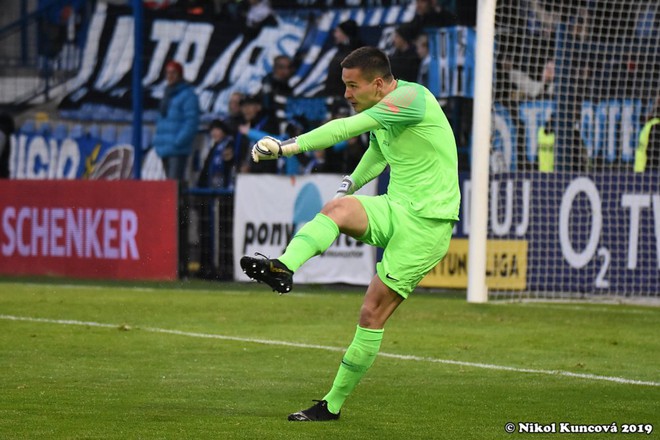 Không cho Filip Nguyễn vào sân, đội bóng Séc thua chung kết vì thủ môn dự bị mắc sai lầm - Ảnh 2.