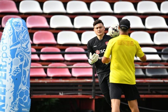 Đặng Văn Lâm luyện công, quyết đòi suất bắt chính ở Muangthong Utd - Ảnh 10.