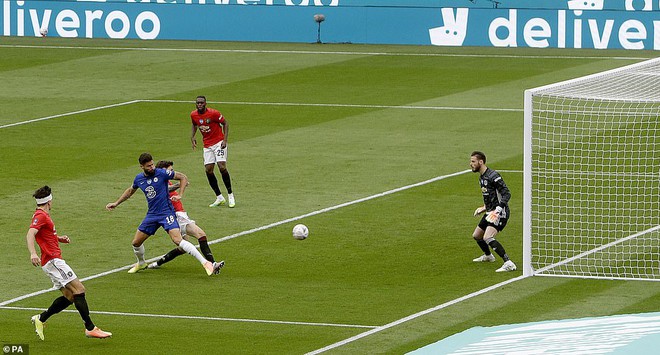 Thua tan nát trước Chelsea, Man United vẫn có niềm vui nhờ món quà quý hơn vàng của Mourinho - Ảnh 1.