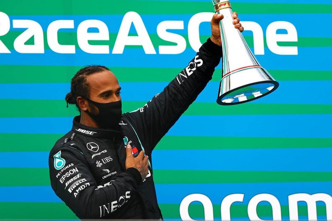 Thắng áp đảo ở F1 Hungarian Grand Prix: Lewis Hamilton thống trị đường đua - Ảnh 1.