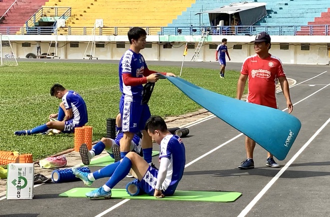  Công Phượng, Bùi Tiến Dũng rèn thể lực đấu Hà Nội FC  - Ảnh 1.