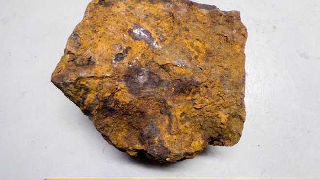 Đào cục sắt trong vườn, 31 năm sau mới biết là báu vật ngoài hành tinh - Ảnh 1.