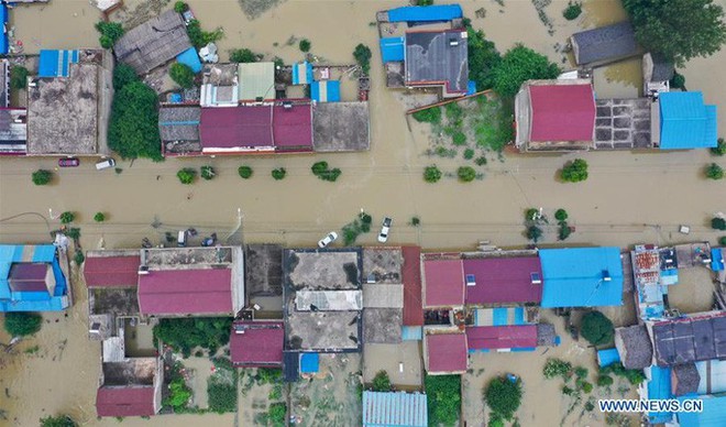 Trung Quốc lo điều tồi tệ hơn giữa lũ lụt lịch sử - Ảnh 1.