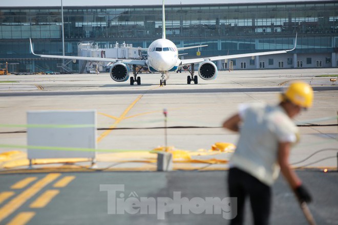 Đại công trường hơn 2000 tỷ cải tạo đường băng sân bay Quốc tế Nội Bài - Ảnh 12.