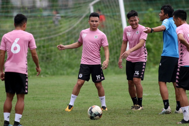 Cháy vé xem Công Phượng đấu Quang Hải, Hà Nội FC không được tập ở sân Thống Nhất - Ảnh 2.