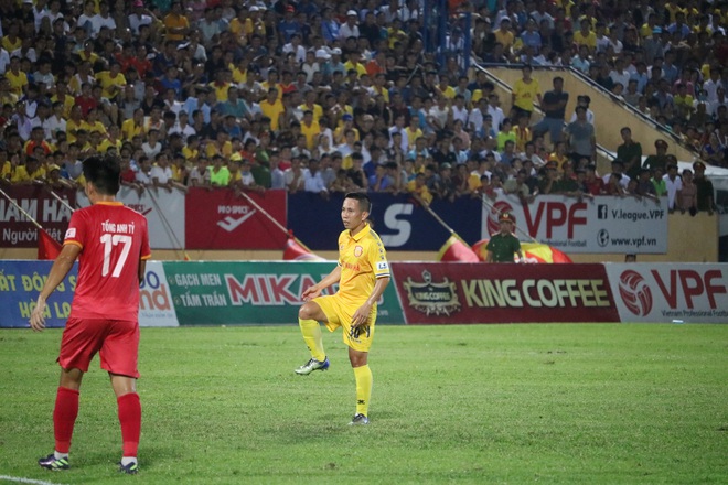 Cầu thủ thấp nhất V.League: Tôi vào sân chiến đấu không ngán gì - Ảnh 4.