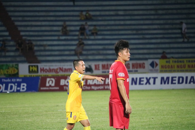 Cầu thủ thấp nhất V.League: Tôi vào sân chiến đấu không ngán gì - Ảnh 6.