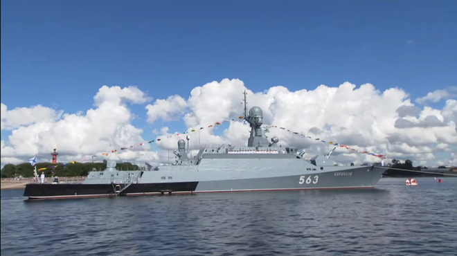Hải quân Nga duyệt binh, phô diễn sức mạnh chưa từng có: Tổng thống Putin khoe vũ khí mới - Ảnh 4.