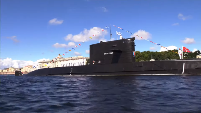Hải quân Nga duyệt binh, phô diễn sức mạnh chưa từng có: Tổng thống Putin khoe vũ khí mới - Ảnh 9.