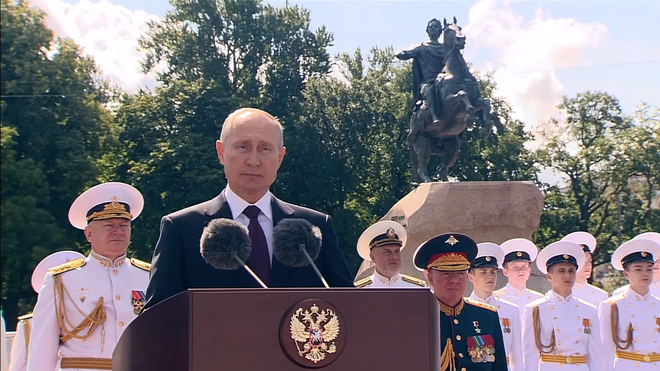 Hải quân Nga duyệt binh, phô diễn sức mạnh chưa từng có: Tổng thống Putin khoe vũ khí mới - Ảnh 10.