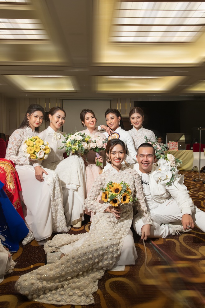 Ảnh hậu trường show Dạm ngõ đẹp như chụp lookbook của Trương Quỳnh Anh, Diệp Bảo Ngọc - Ảnh 2. Ảnh hậu trường show Dạm ngõ đẹp như chụp lookbook của Trương Quỳnh Anh, Diệp Bảo Ngọc - Ảnh 2.