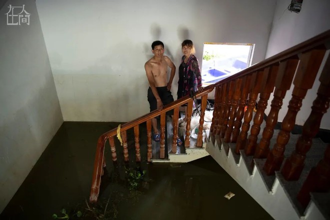 Người Trung Quốc giữa mênh mông sóng nước: Chống lũ, chống dịch bệnh, chống kẻ cắp - Ảnh 3.