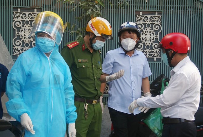 Giãn cách xã hội trên toàn thành phố Đà Nẵng theo Chỉ thị 19; Quyền Bộ trưởng Y tế: Chủng virus ở bệnh nhân Đà Nẵng là chủng mới - Ảnh 1.