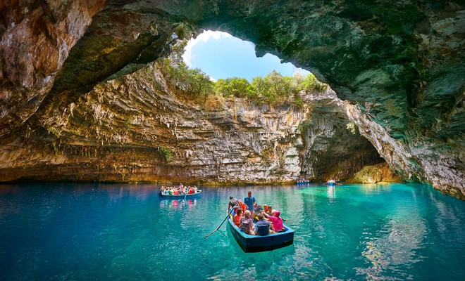Ai cũng ao ước được một lần đến ngắm hồ Melissani.