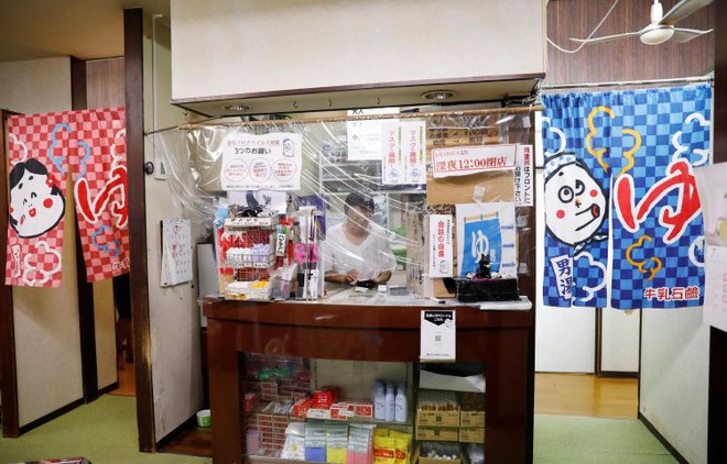 Dịch COVID-19 cản trở kế hoạch giải cứu ‘văn hóa nhà tắm’ Nhật Bản - Ảnh 4.