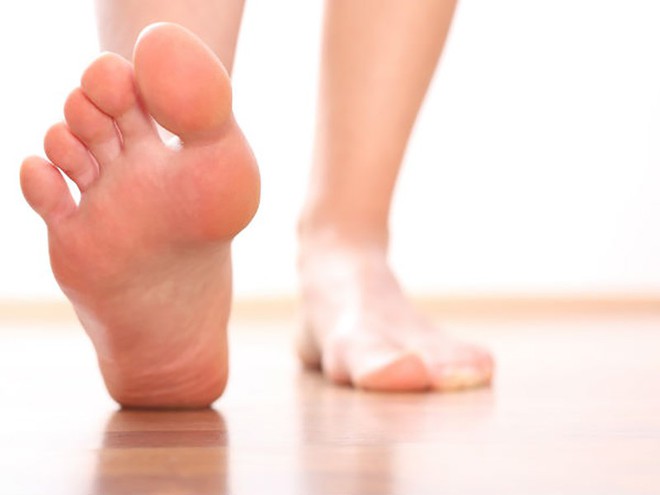 Nguyên nhân hàng đầu khiến gót chân dễ bị nứt nẻ - Ảnh 5.