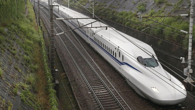 Nhật Bản ra mắt tàu cao tốc Shinkansen mới phá kỷ lục về tốc độ - Ảnh 1.
