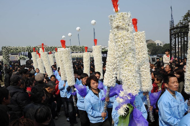 Đám tang của đại gia Trung Quốc: Chi hơn 16 tỷ đồng tổ chức tang lễ xa xỉ và câu chuyện người giàu phô trương thân thế địa vị - Ảnh 9.