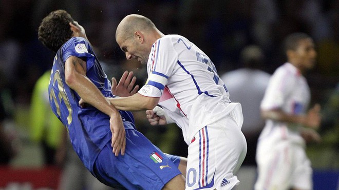 Ngày này năm xưa: Cú húc đầu kinh điển của Zidane ở World Cup 2006 - Ảnh 1.