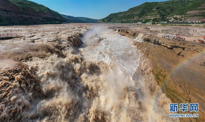 Hoàng Hà ngàn dặm đổ về một chiếc hồ lô: Cảnh tượng kỳ vĩ hiếm gặp của thác nước vàng lớn nhất thế giới - Ảnh 3.