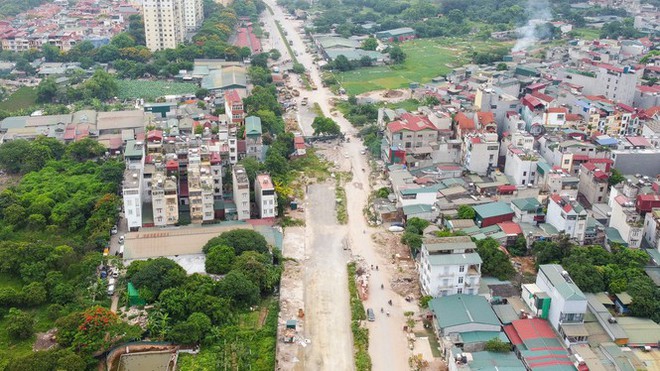 Giữa Thủ đô, đoạn đường nghìn tỷ chi chít ổ trâu, ổ gà” vì 18 năm làm chưa xong - Ảnh 2.