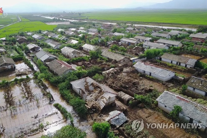 Ông Kim Jong-un mở kho đặc biệt, gửi yêu thương đến người dân - Ảnh 2.