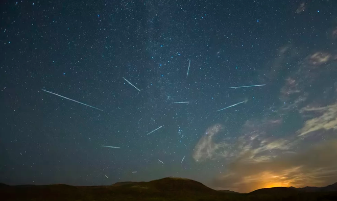 Hình ảnh mưa sao băng Perseids 2020 đẹp nhất đêm qua - Ảnh 1.