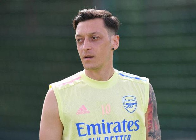 Ozil quyết bám Arsenal đến cùng - Ảnh 1.