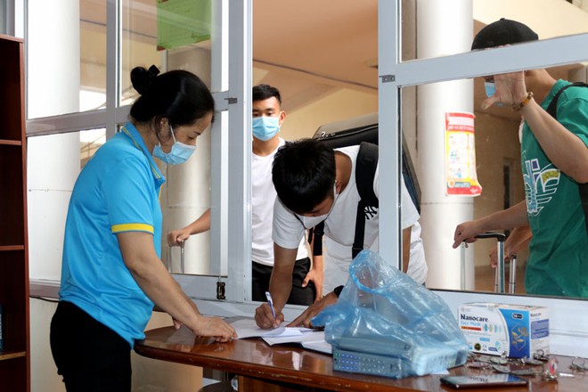 ĐT U22 Việt Nam nghiêm túc thực hiện kiểm tra y tế trong ngày hội quân - Ảnh 6.