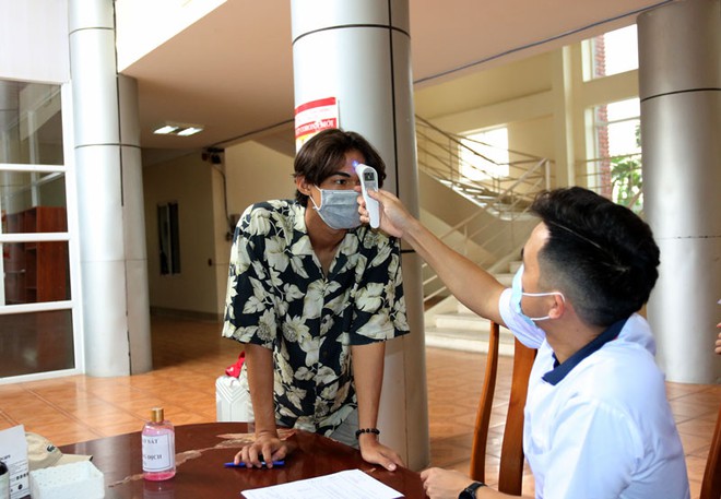 ĐT U22 Việt Nam nghiêm túc thực hiện kiểm tra y tế trong ngày hội quân - Ảnh 10.
