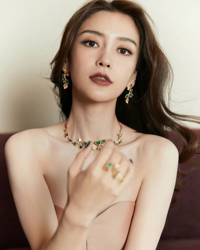 Ngoài 30 tuổi, Angelababy vẫn được gọi là công chúa showbiz - Ảnh 11.