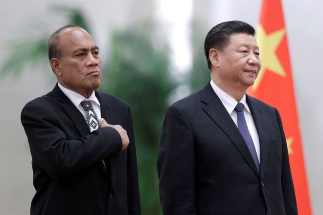 Hình ảnh đón tiếp Đại sứ Trung Quốc tại Kiribati gây tranh cãi: Sự thật đằng sau là gì? - Ảnh 2.