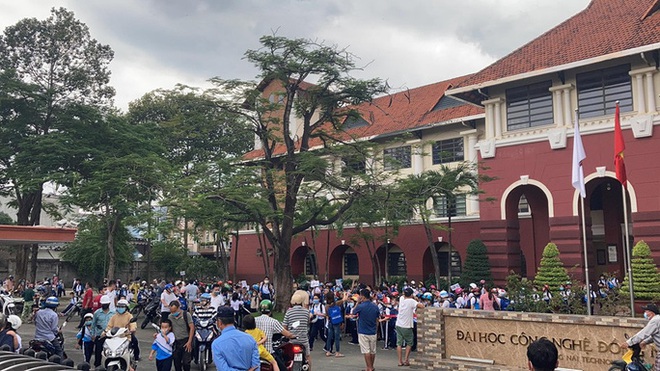 Bất chấp lệnh cấm, 1 trường ở Biên Hòa vẫn cho hơn 800 học sinh đi học - Ảnh 3.