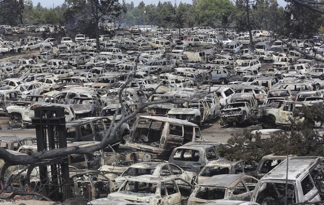24h qua ảnh: Hàng loạt ô tô bị cháy rừng thiêu rụi ở Mỹ - Ảnh 5.