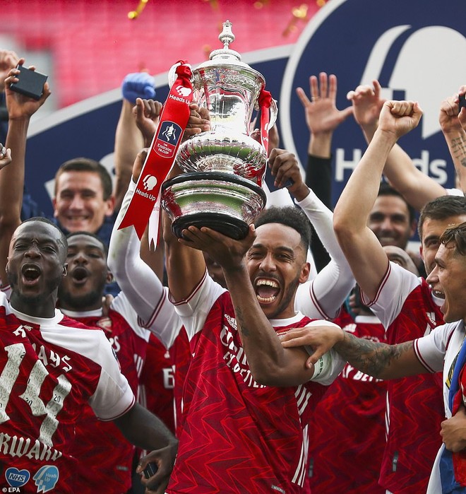 Đánh bại Chelsea, Arsenal lên ngôi vô địch trong ngày trọng tài dính scandal không kém V.League - Ảnh 7.