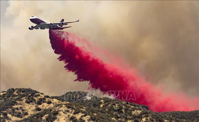 Sơ tán gần 8.000 người do cháy rừng tại Nam California - Ảnh 2.