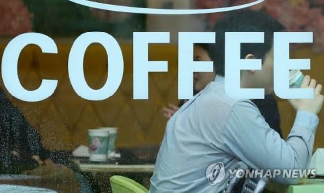 Cơn sốt cà phê cản trở cuộc chiến chống dịch COVID-19 tại Hàn Quốc - Ảnh 1.