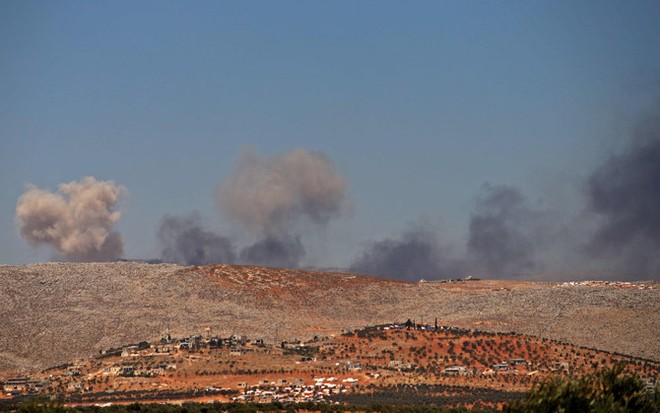 Nga không kích trong giận dữ, Thổ Nhĩ Kỳ vội vã tăng quân: Thành trì Idlib sắp sụp đổ? - Ảnh 2.