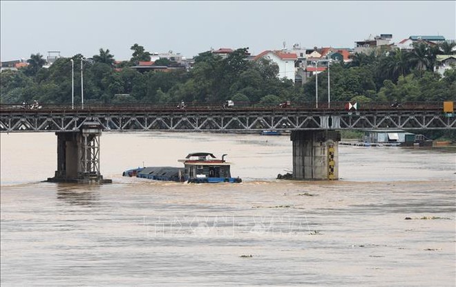 Mực nước sông Hồng ở Hà Nội lên nhanh, nguy cơ ngập lụt vùng trũng và bãi bồi - Ảnh 2.