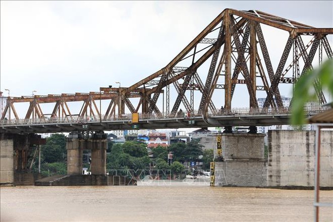 Mực nước sông Hồng ở Hà Nội lên nhanh, nguy cơ ngập lụt vùng trũng và bãi bồi - Ảnh 3.