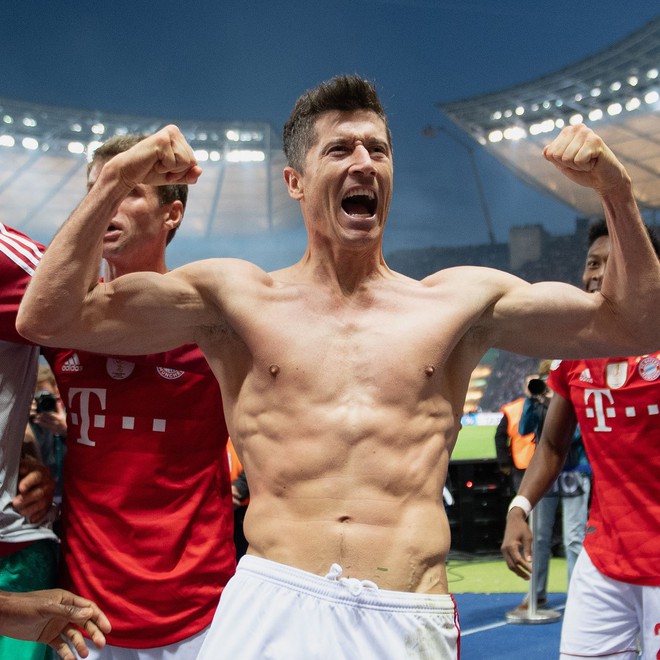 Hướng tới chung kết Champions League: Kẻ hủy diệt Lewandowski - Sóng gió phủ đời trai, thành công nhờ vào vợ - Ảnh 1.