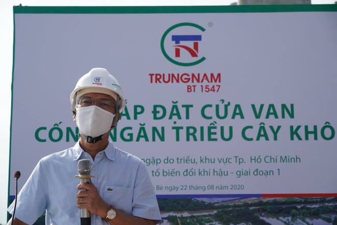 TP.HCM lắp cửa van khổng lồ nặng 460 tấn tại siêu dự án ngăn triều 10.000 tỷ đồng - Ảnh 1.