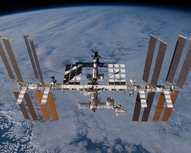 Trạm vũ trụ quốc tế vẫn đang bị rò rỉ không khí - Ảnh 1.