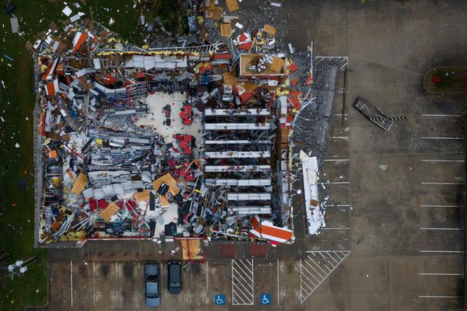 Miền Nam nước Mỹ tan hoang vì bão Laura, 14 người thiệt mạng - Ảnh 6.