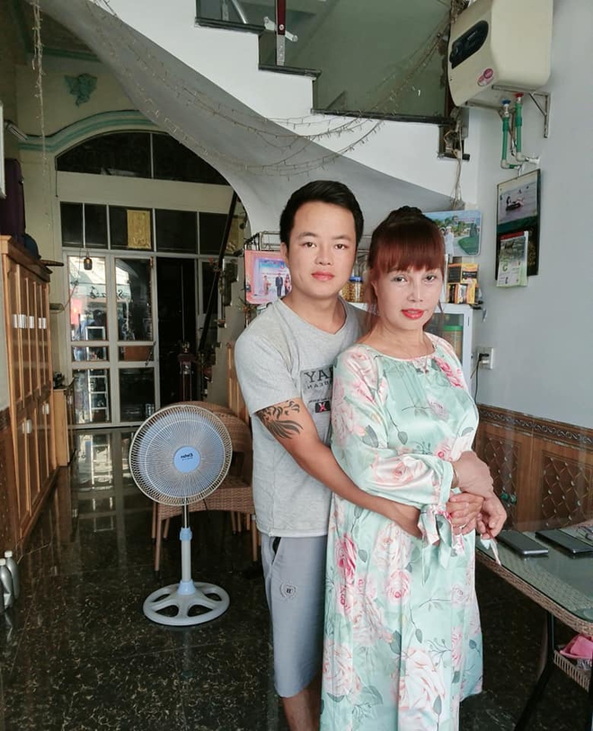 Cô dâu 63 tuổi ở Cao Bằng sau 2 tháng phẫu thuật căng da mặt, diện mạo khiến ai cũng “đồng ý là dao kéo hỏng” - Ảnh 7.
