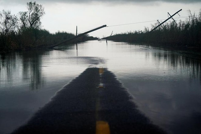 Miền Nam nước Mỹ tan hoang vì bão Laura, 14 người thiệt mạng - Ảnh 8.