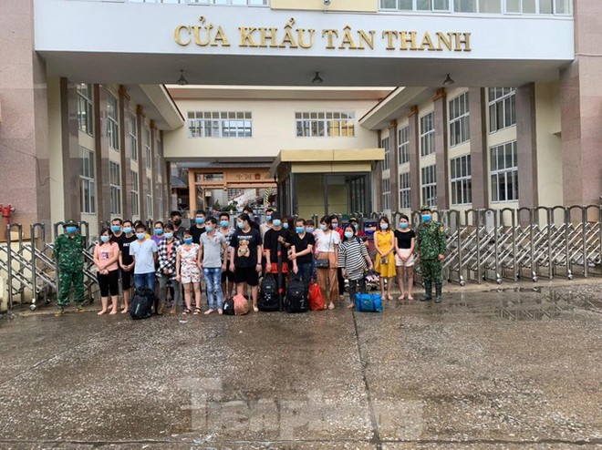 Lạng Sơn: Ngăn chặn 25 người vượt biên giới qua đường mòn - Ảnh 1.