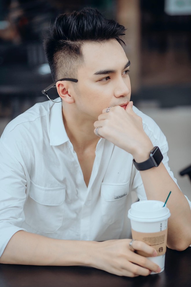 Chân dung chàng ca sĩ hát hit của Hồ Ngọc Hà được Trấn Thành liên tục khen đẹp trai quá - Ảnh 7. Chân dung chàng ca sĩ hát hit của Hồ Ngọc Hà được Trấn Thành liên tục khen đẹp trai quá - Ảnh 7.