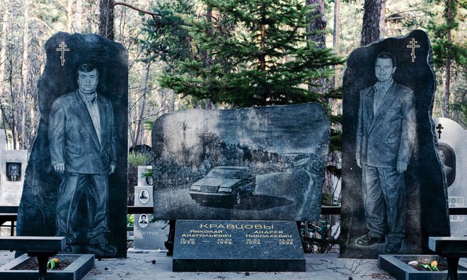 Thăm thú nghĩa trang mafia độc đáo ở Nga: Khi còn sống khét tiếng bao nhiêu, lúc nhắm mắt cũng hoành tráng bấy nhiêu - Ảnh 1.