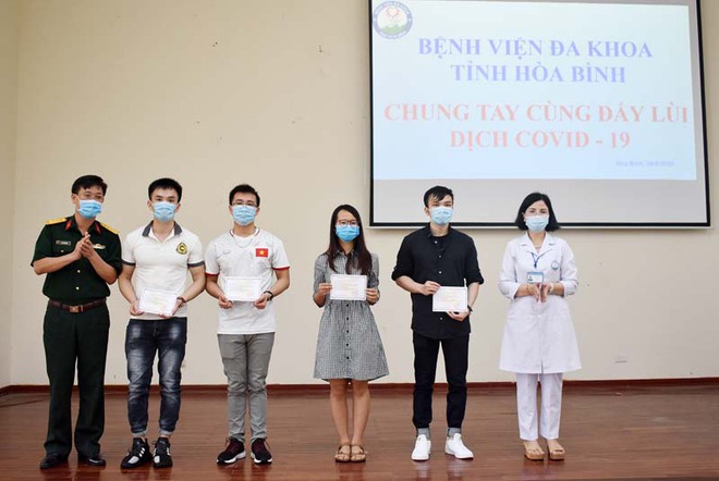 Bệnh nhân Covid-19 thứ 8 tử vong; Bố trí 2 chuyến bay đưa toàn bộ du khách mắc kẹt rời Đà Nẵng - Ảnh 1.